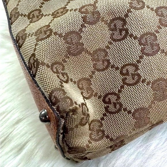 ๐Gucci Monogram Shoulder Bagโ Excellent Pre-Lovedโจ๐ - Picture 3 of 17
